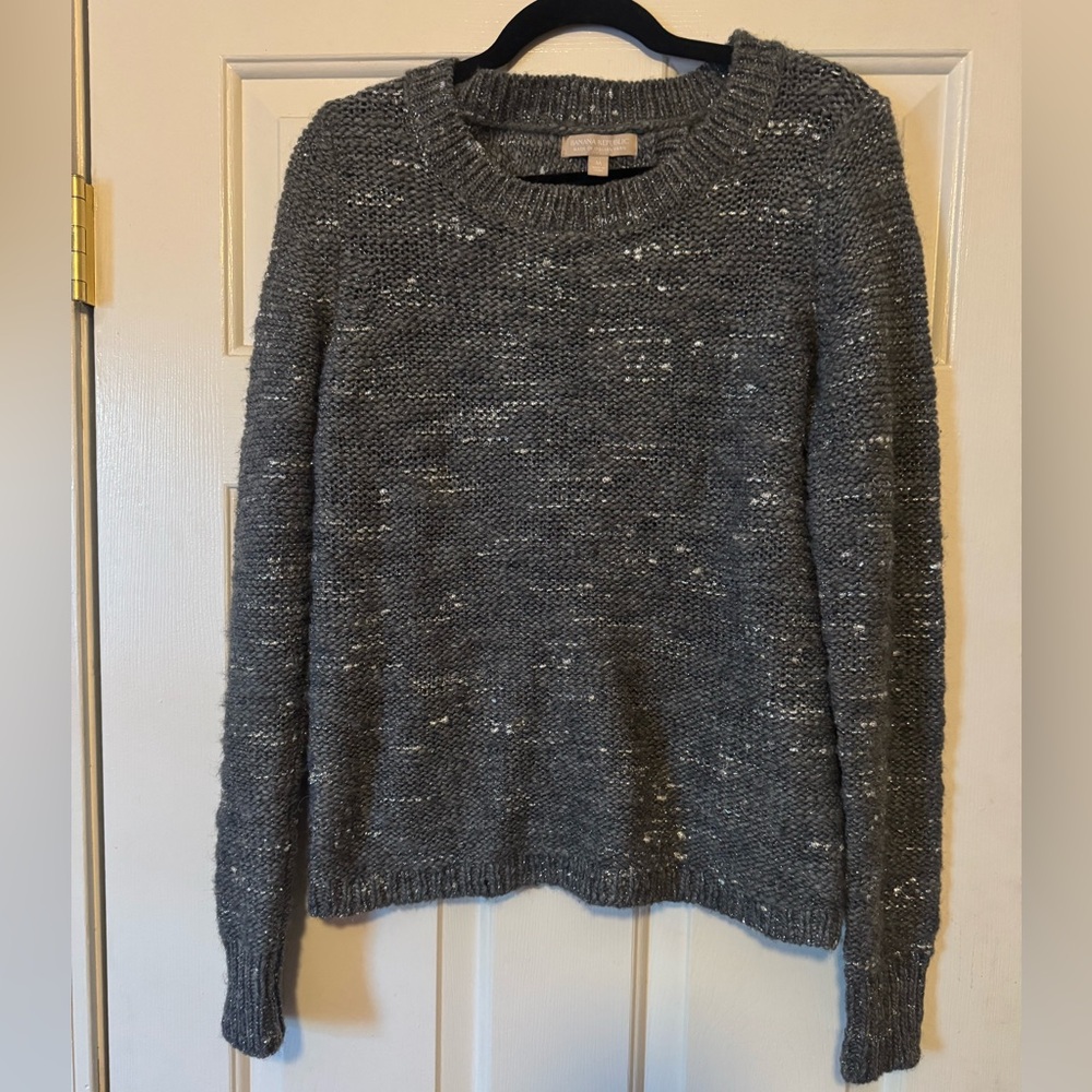 Like new Banana Republic knit crewneck sweater w partial open back, size M